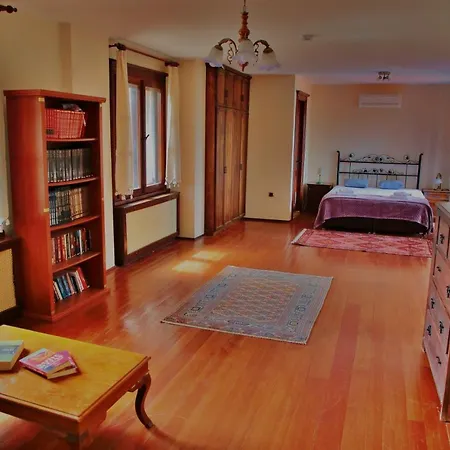 Otel The Mira House